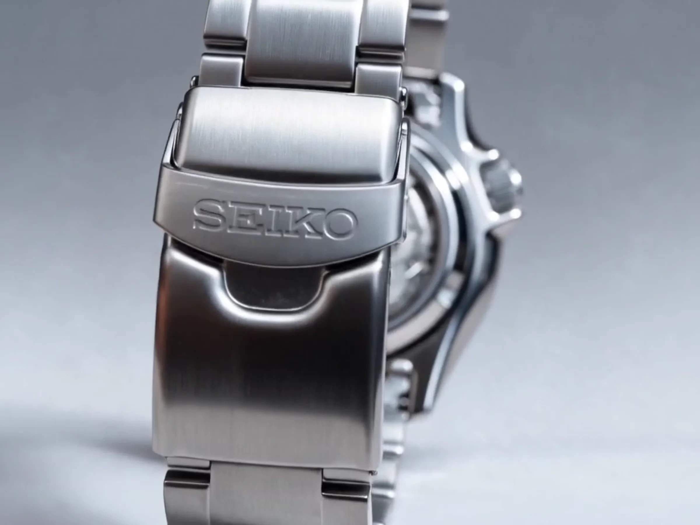 Steel deployant clasp, signed Seiko